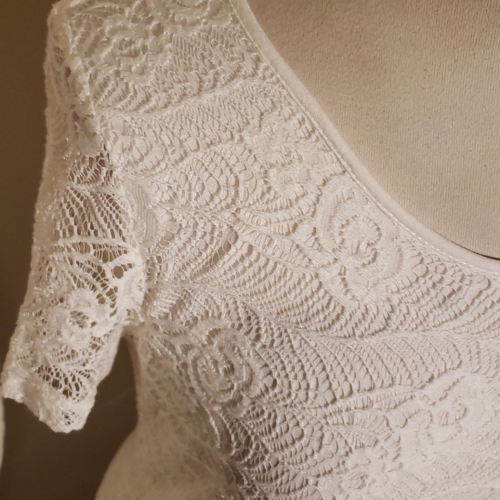 White Top - Picture 4 of 16
